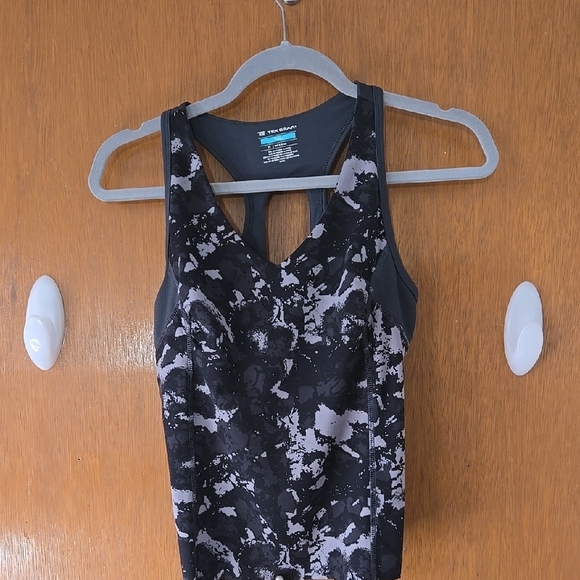 Grear Tek & Avia Brand Black and Green Tank Tops Both Medium. - Picture 3 of 8